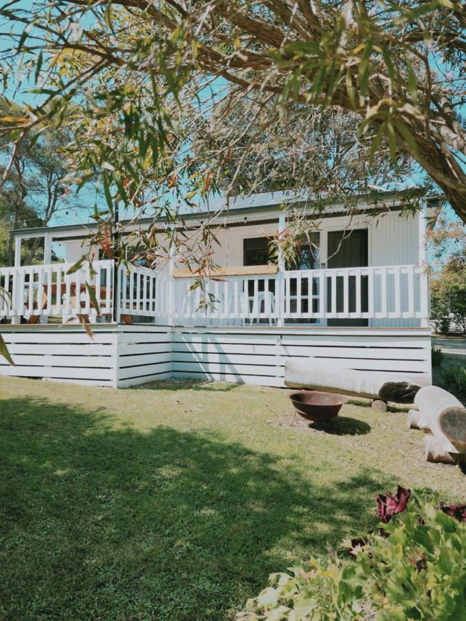 Eight Acres Lakes Entrance Exterior photo