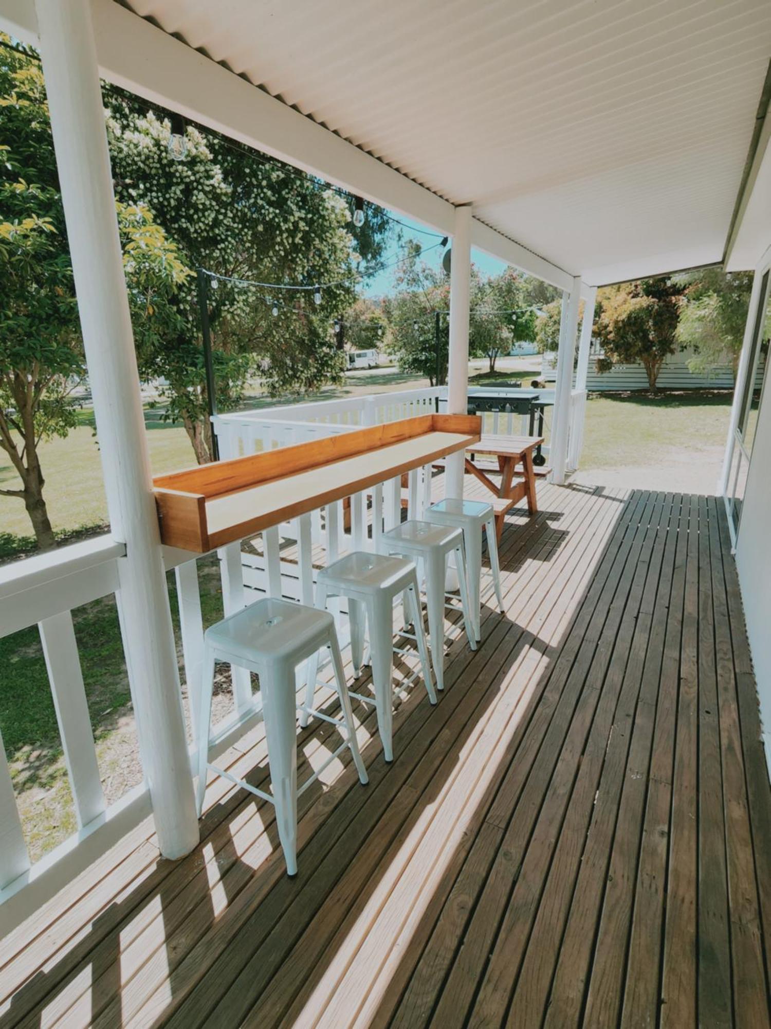 Eight Acres Lakes Entrance Room photo