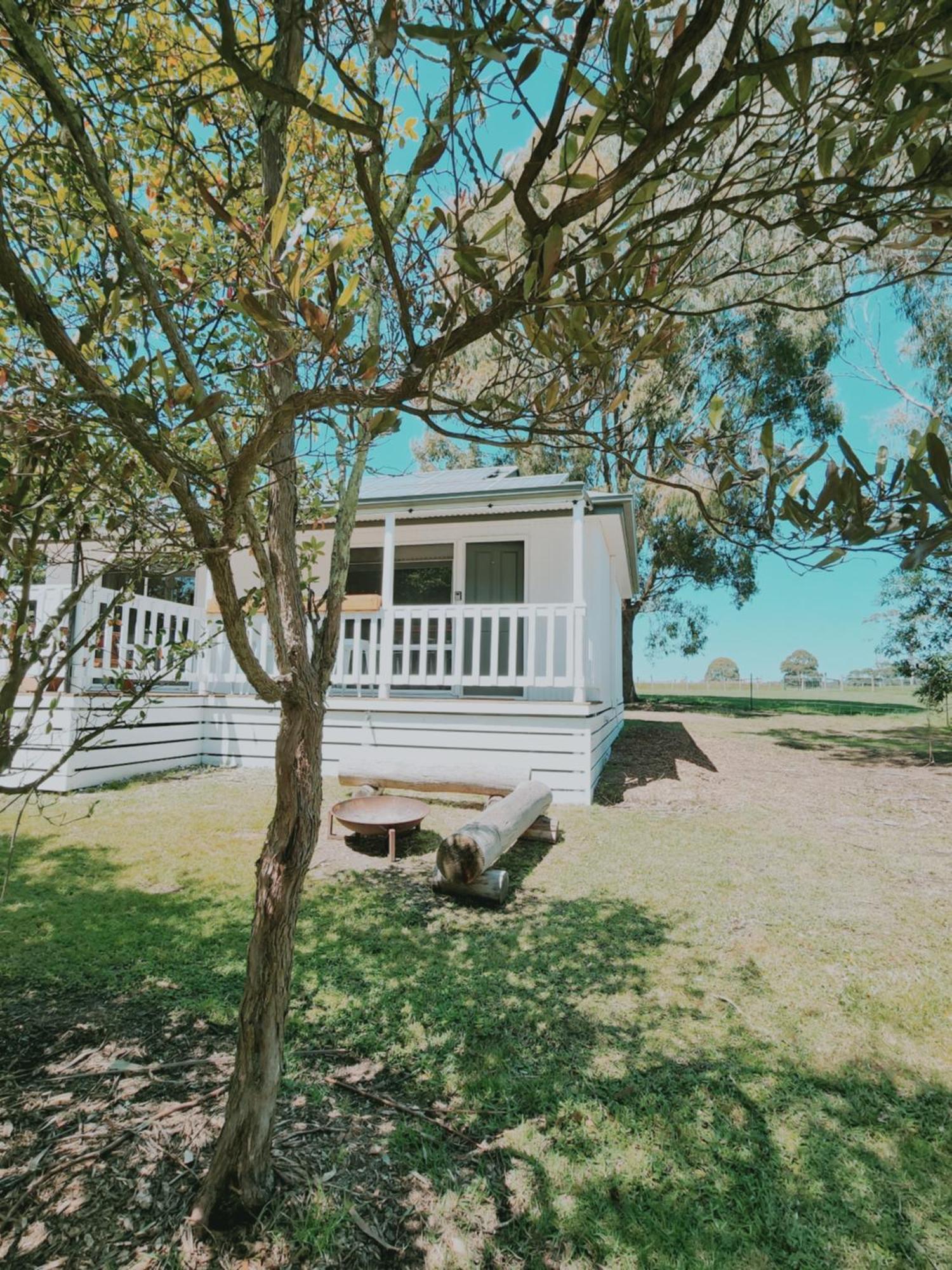 Eight Acres Lakes Entrance Exterior photo